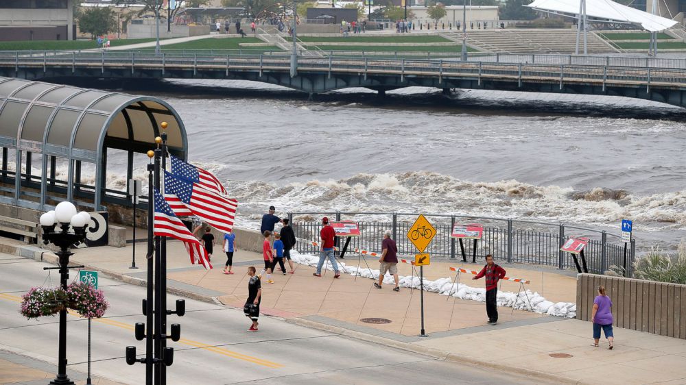 Cedar Rapids prepares for flooding