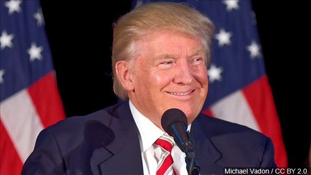 Christie says Trump a 'genius' if avoiding taxes