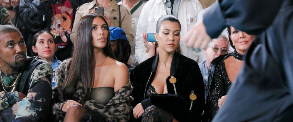 Spokeswoman: Kim Kardashian held up at gunpoint in Paris