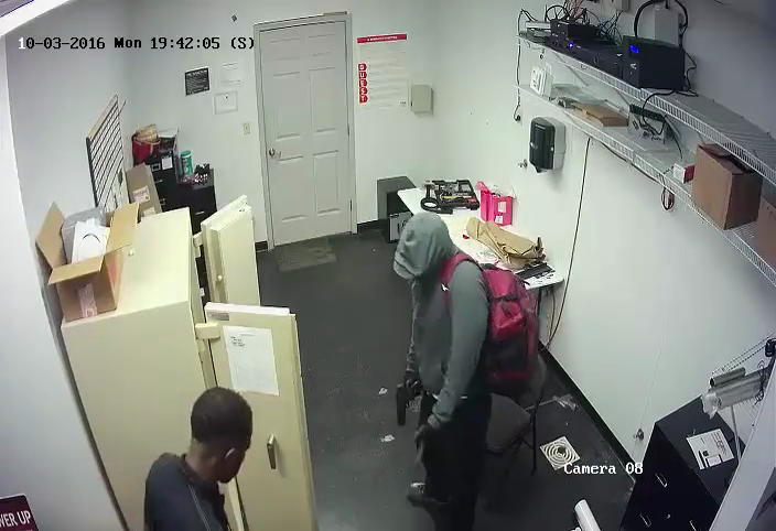 Armed robber steals smartphones from Prairieville phone store