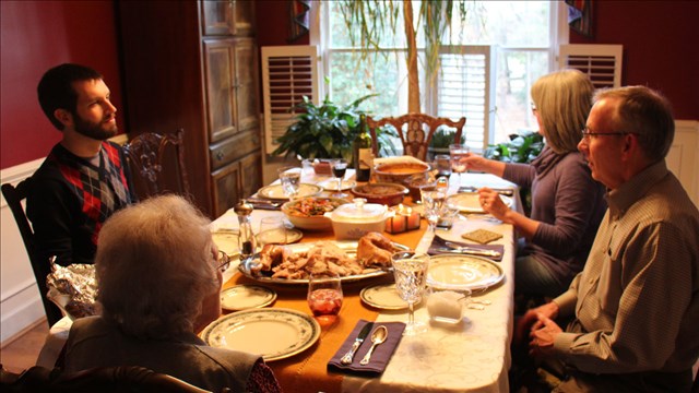 Many Thanksgiving travelers hoping to leave politics behind