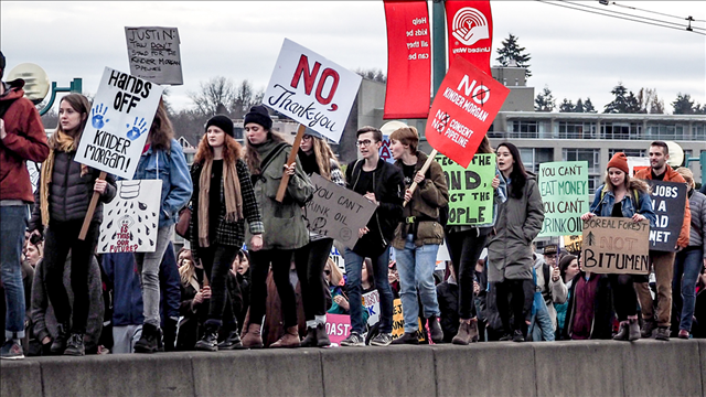 300 attend Thanksgiving Day pipeline protest