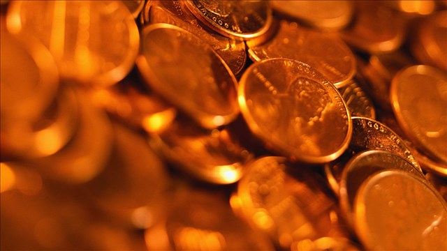 Benjamin Franklin's gravestone develops crack from pennies