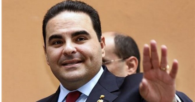 Prosecutors in El Salvador search ex-president's businesses