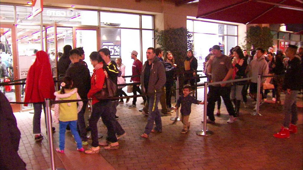 Man killed, brother wounded in shooting at N.J. mall parking lot