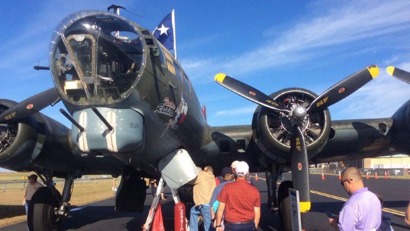 Visitors flock to New Orleans air show
