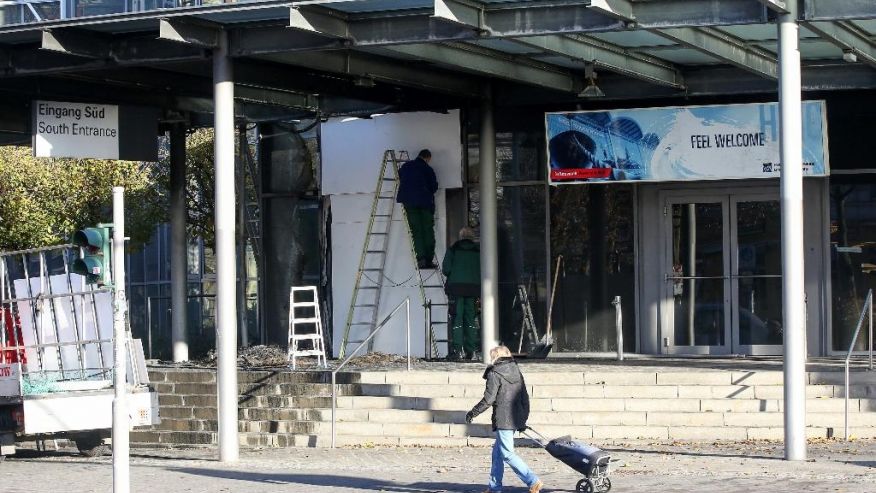 Fires set at entrance to Hamburg venue for G20 summit