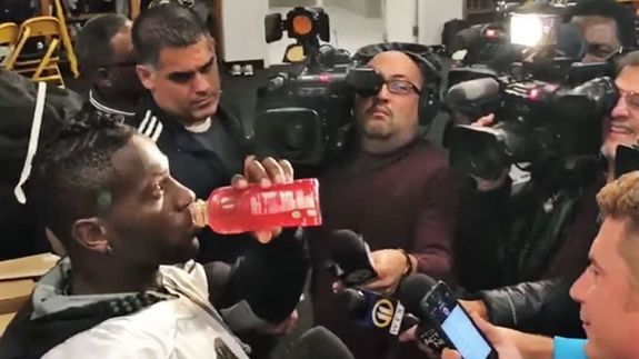 Internet freezes for 'mannequin challenge' craze