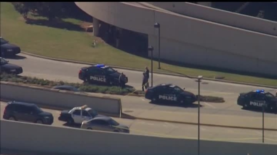 NFL player's dad killed in airport shooting Tuesday