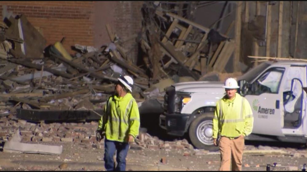 Crews assessing damage after Illinois gas explosion kills 1