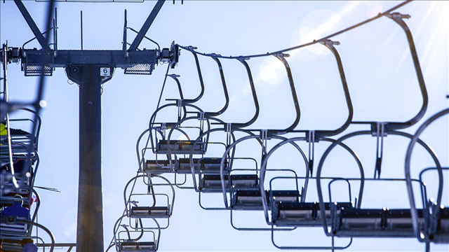 Woman dies, 2 children injured in Colorado chairlift fall