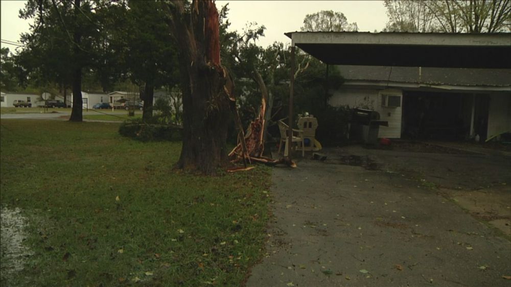 Small tornado caused damage in Ascension Monday