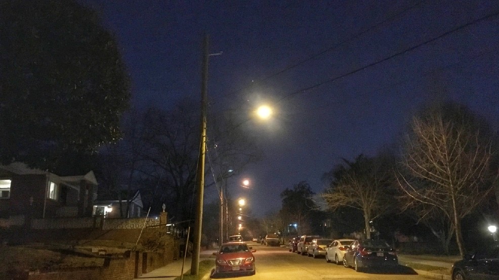 DC police: Knife-wielding man shot by officer dies