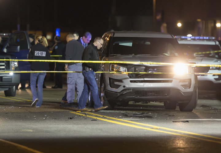 Suspect shot, officer injured in Gretna police chase