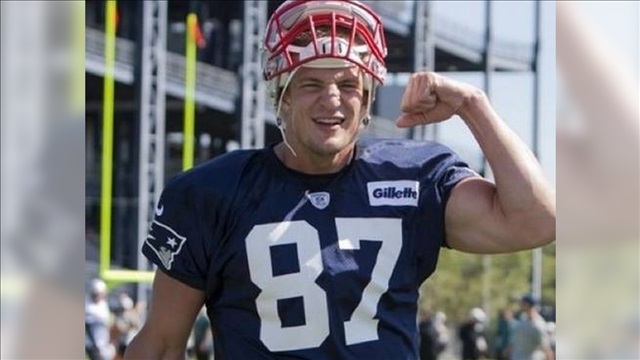 Patriots' Rob Gronkowski to undergo back surgery Friday