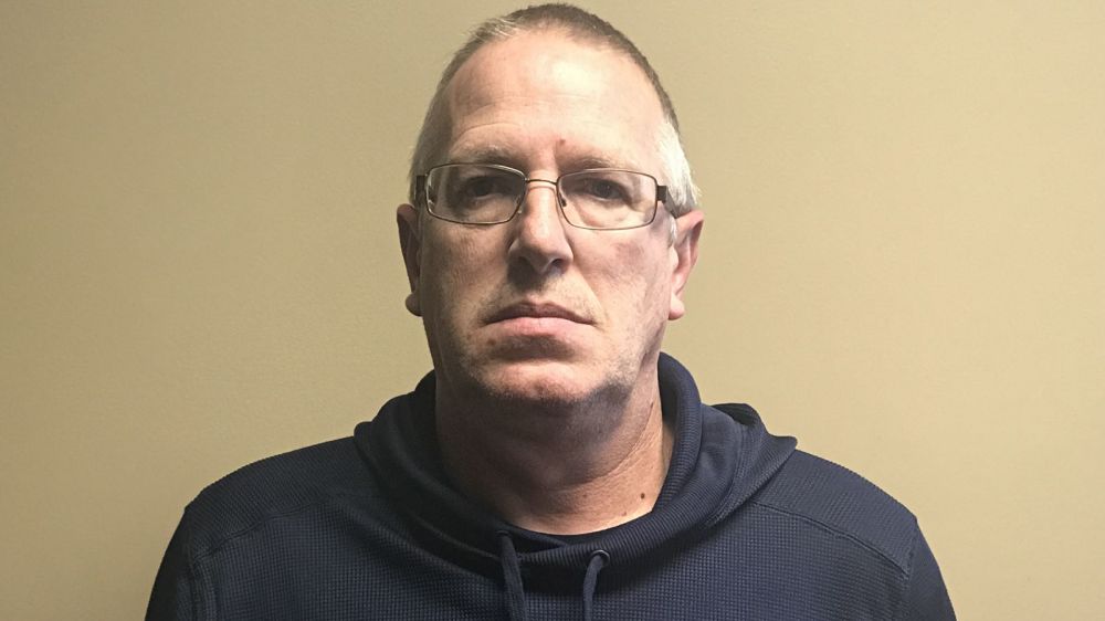 Deputy arrested, accused of smuggling phones into jail