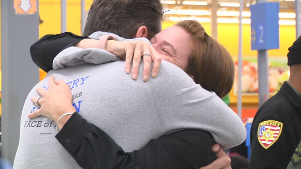 Deputy's children get Christmas shopping spree