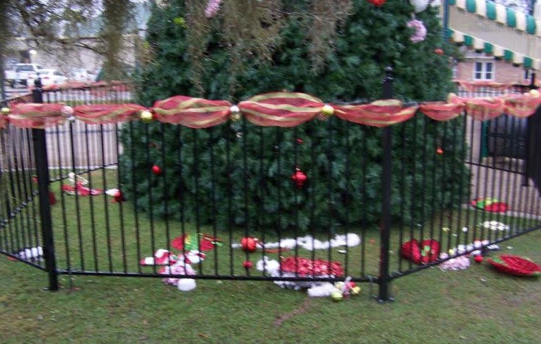 Juvenile arrested for vandalizing Gonzales Christmas decorations