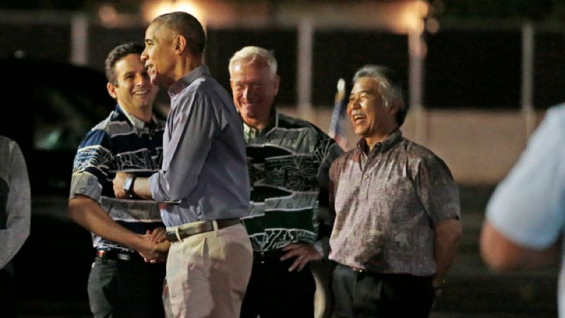 Obama tees off vacation with round of golf