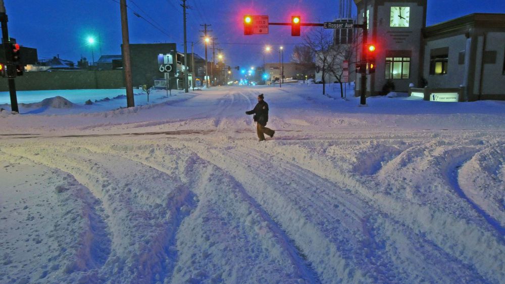 Winter storm weakens but thousands still without power