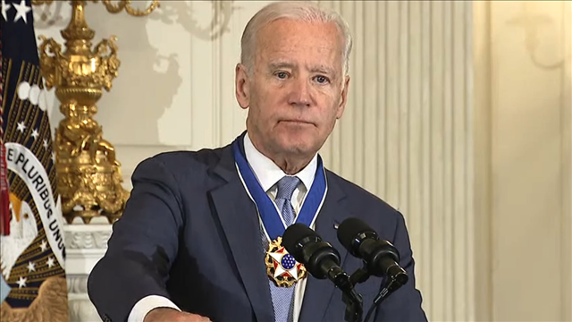 Obama awards Biden Presidential Medal of Freedom