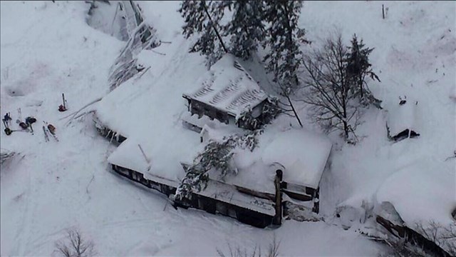 Questions swirl about Italy response to snow-isolated hotel
