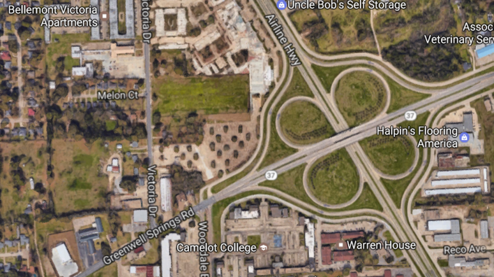 Accident shuts down one lane on Airline Highway