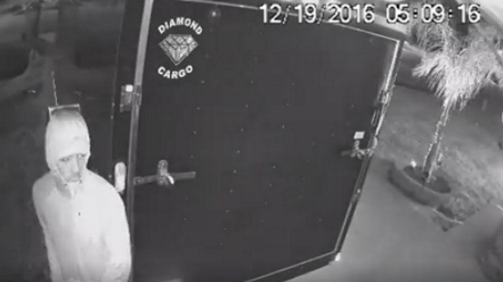 Deputies searching for suspects wanted for December vehicle burglaries in Prairieville