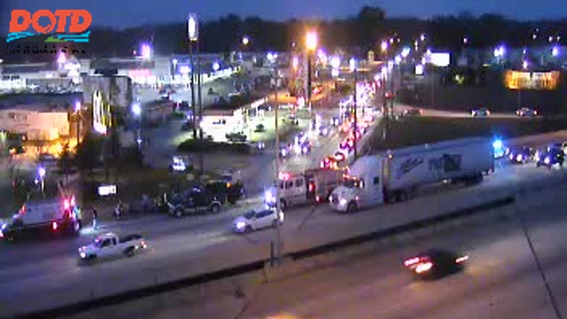 Crash closes lanes on I-12 west at Drusilla Lane