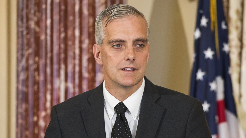 White House urges Trump to mend ties with Lewis