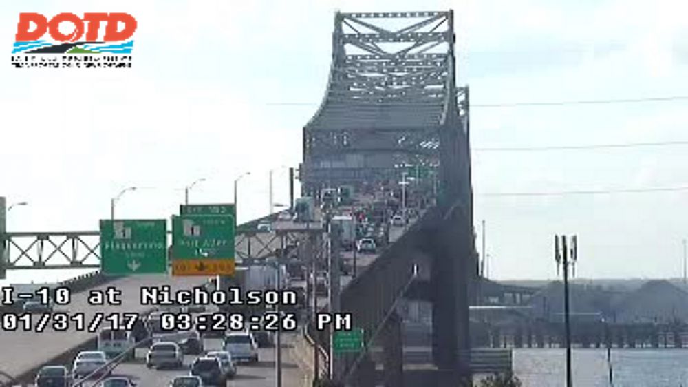 All lanes open on Mississippi River Bridge following police activity