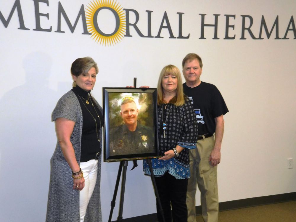 Louisiana artist presents parents of Nick Tullier with portrait
