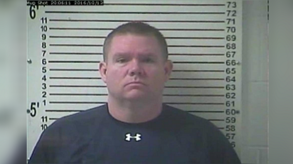 Kentucky principal admits stealing porn from student phones