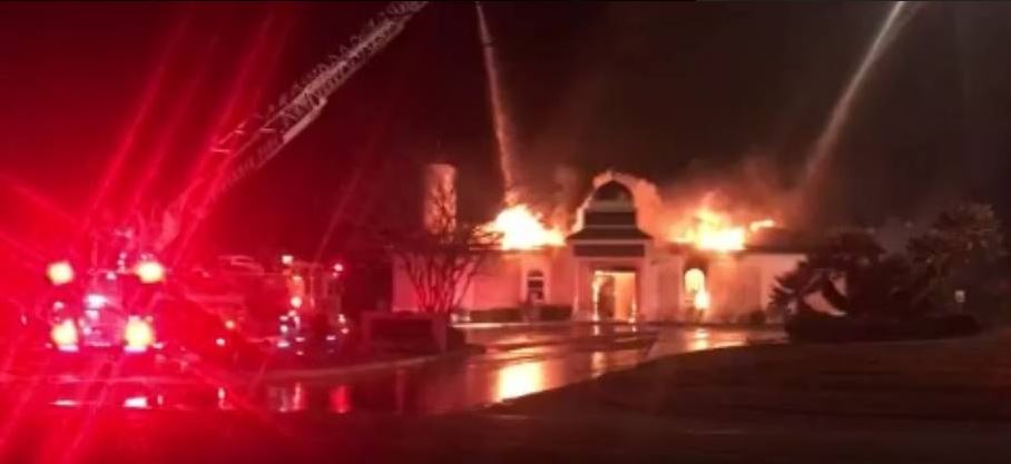 Texas mosque destroyed in early-morning blaze; cause unknown