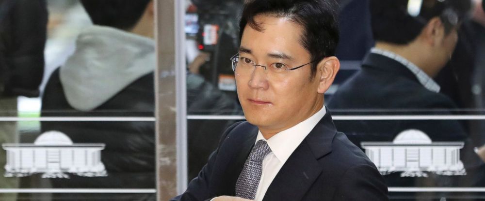 South Korea seeks arrest of Samsung heir as bribery suspect