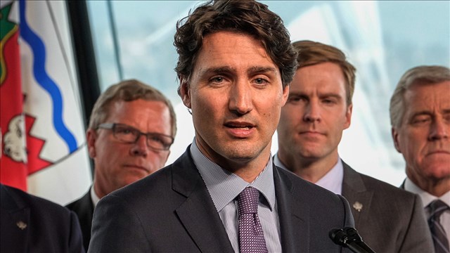 Trump welcomes Trudeau to White House