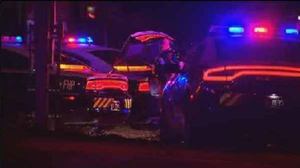 Suspect dead, 2 Florida officers wounded in shootout