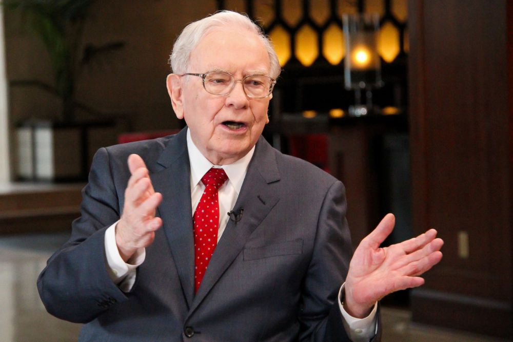 Warren Buffett says don't waste money on investment fees