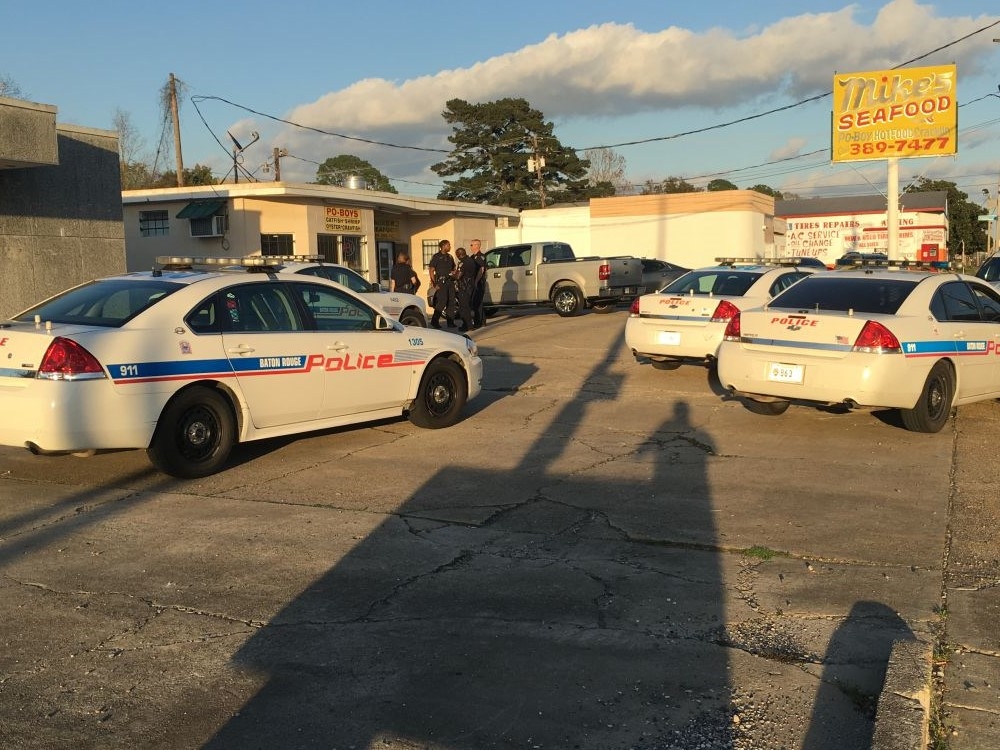 Shots fired at restaurant on Florida Boulevard