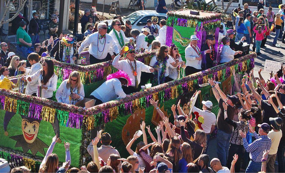 Parade-watcher dies after fall from pickup; impaled on rebar