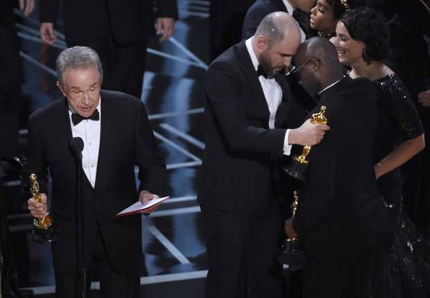 Accounting firm takes blame for Oscars flub