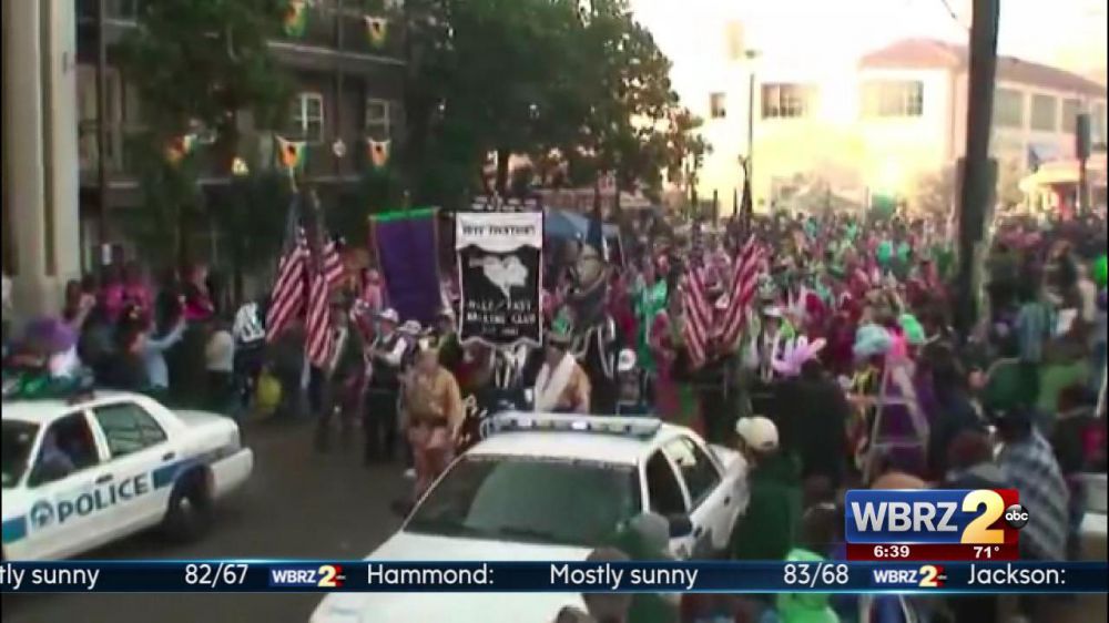 Pete Fountain's walking club struts to French Quarter
