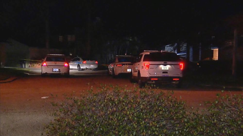 Man hurt in shooting after possible robbery on Runnymede Ave.