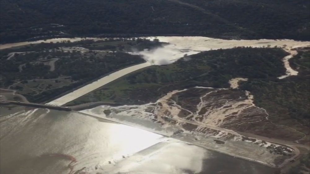 California Governor issues emergency order concerning dam