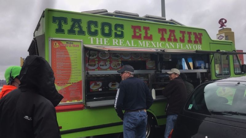 Taco truck serves highway lunch for stranded Seattle drivers