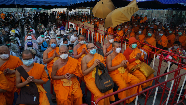 Police hunting for monk increase pressure on Thai temple