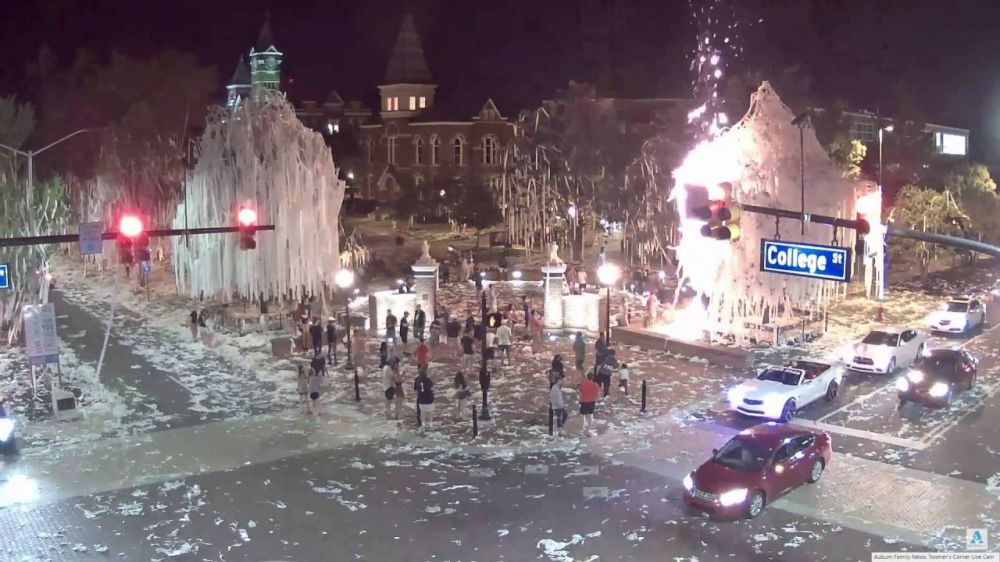 Auburn again replacing landmark oaks at Toomer's Corner