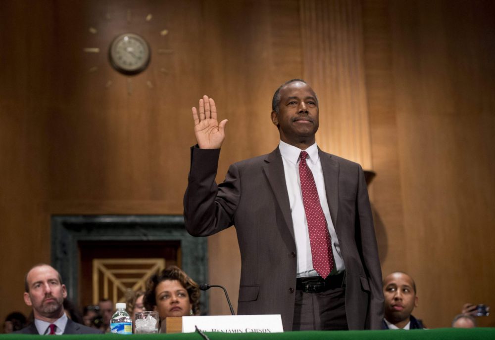 Carson sworn in as HUD secretary