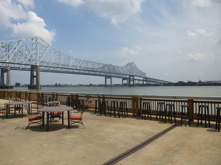 Firefighters rescue man from Mississippi River