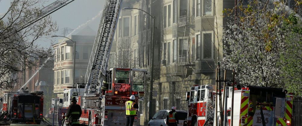 At least 3 killed in Oakland building fire